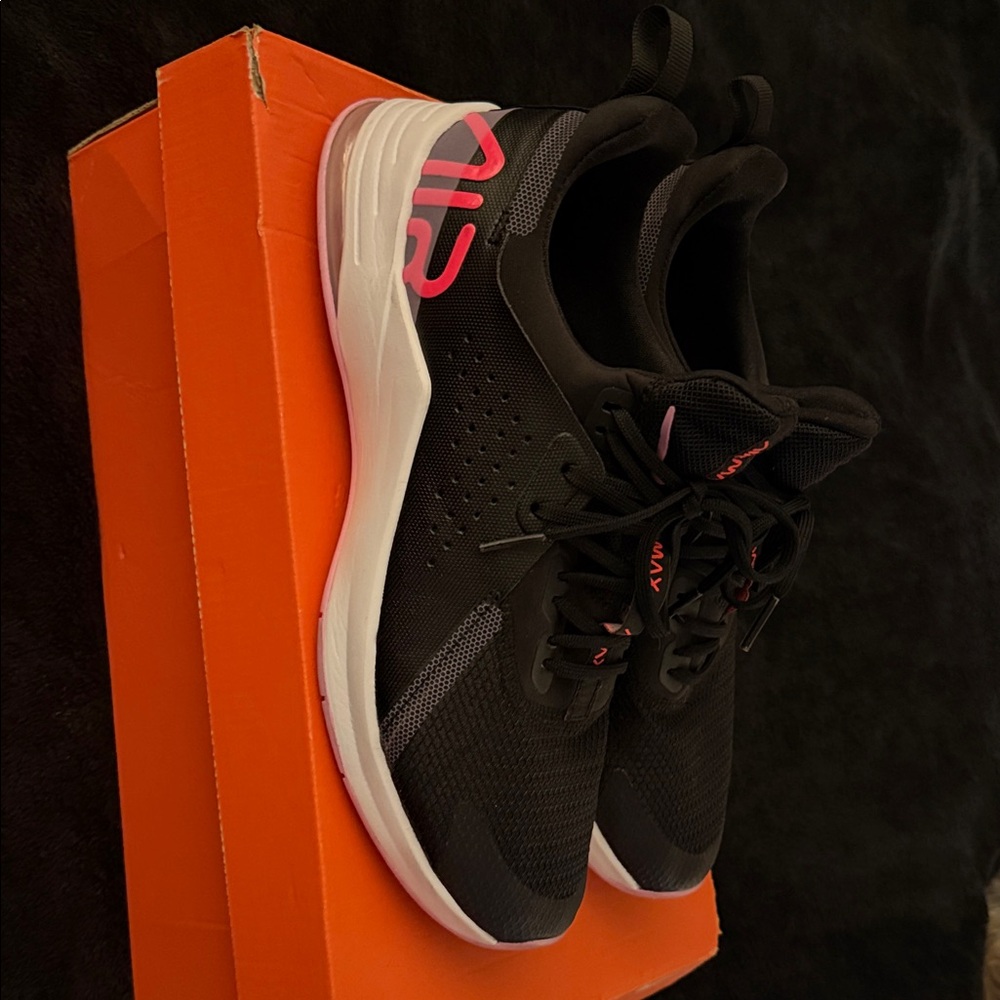 Nike Women's Black and Pink Sneakers